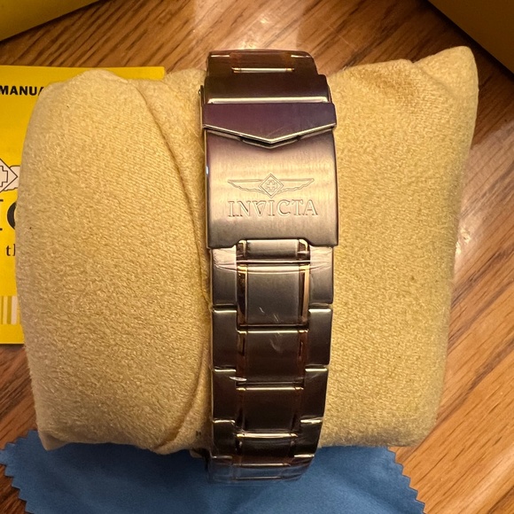 Invicta Mens chronograph rose gold/silver watch NIB - Picture 6 of 12